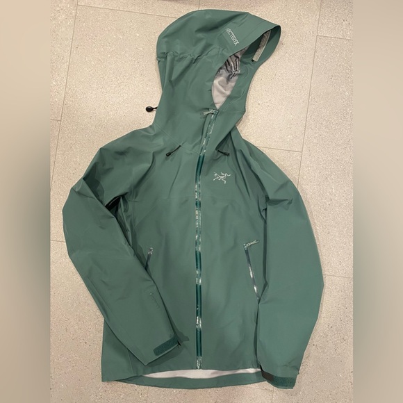 Arc'teryx Jackets & Blazers - Arc’teryx Beta lightweight jacket womens